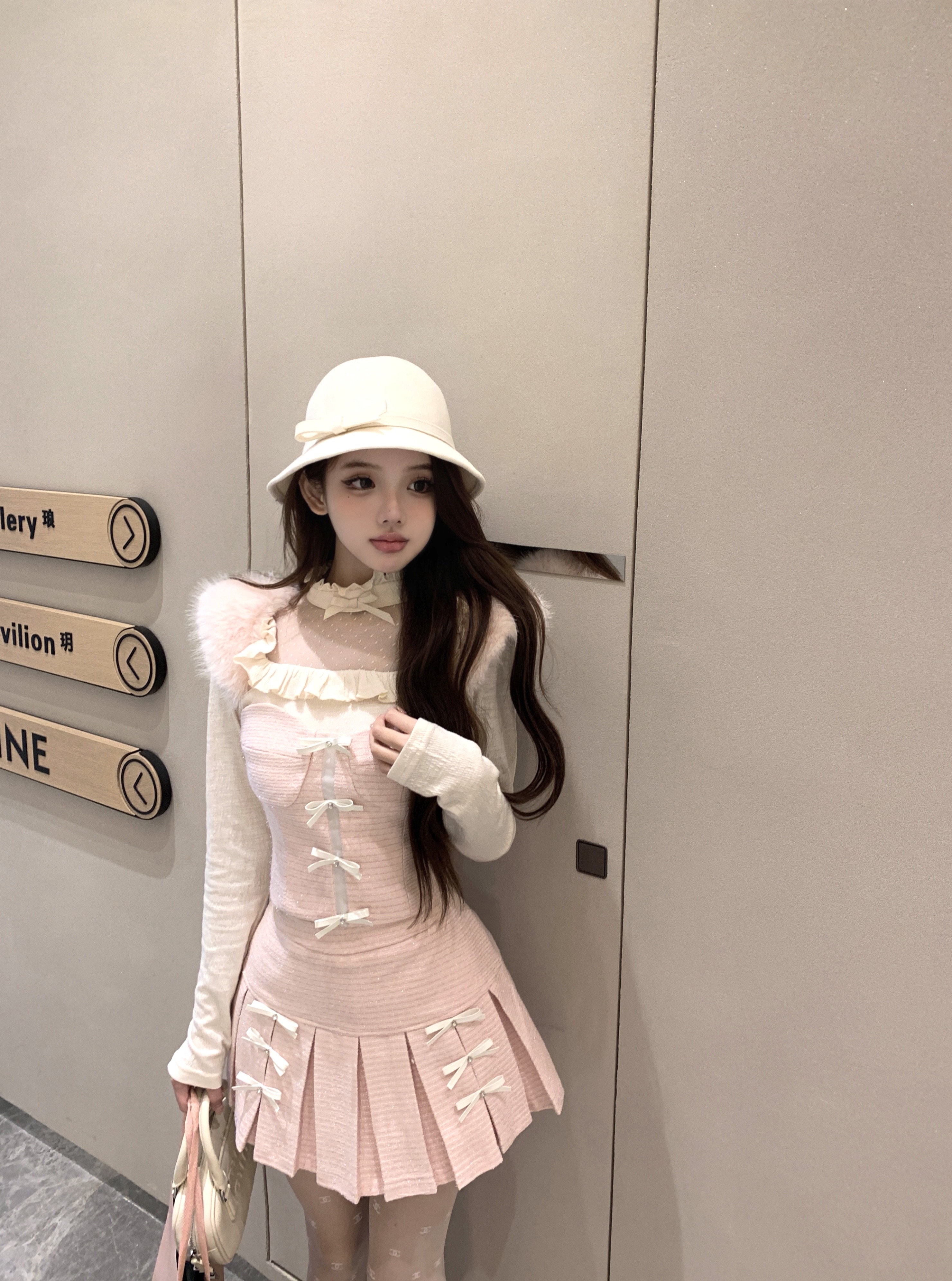Real shot of tweed small fragrant style bow furry sleeve suspenders + pleated skirt + fungus edge lace splicing bottoming shirt