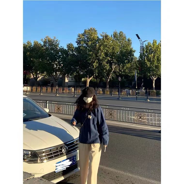冬季簡約提花針織毛衣女湖藍色韓系復古溫柔軟糯高級感時髦上衣潮