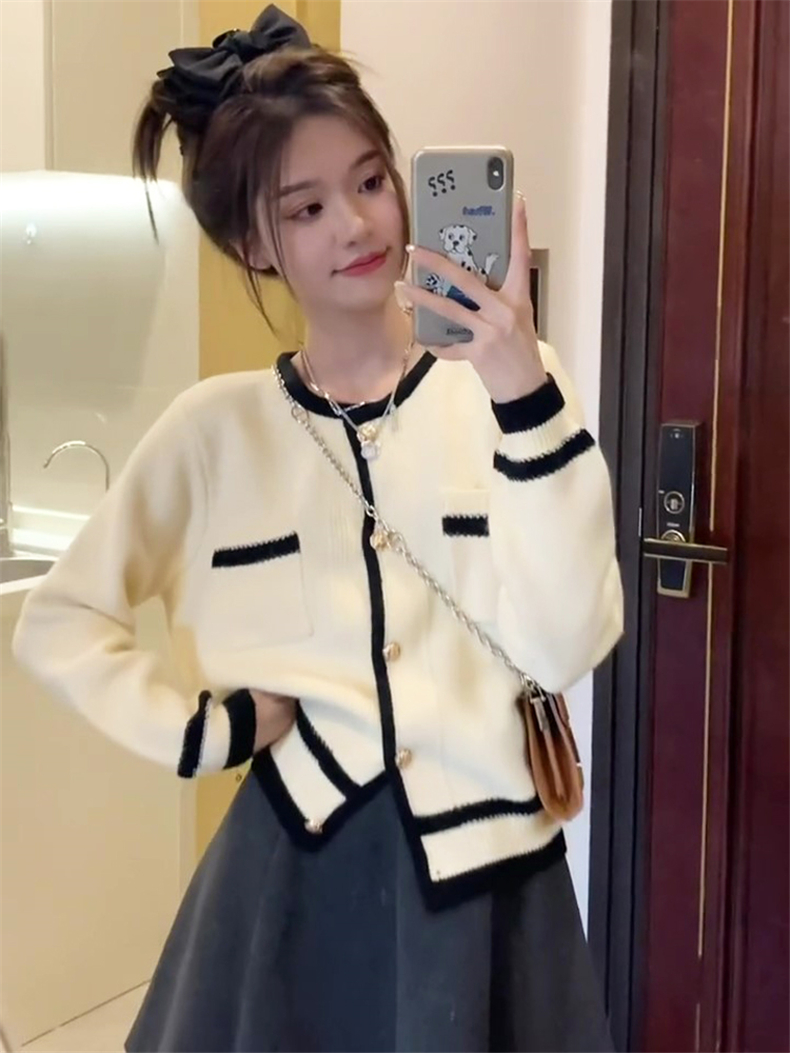 2024 Korean new style knitted cardigan high-end Hong Kong chic chic top short sweater jacket for women