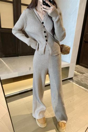 Actual shot of new winter V-neck single-breasted long-sleeved sweater + elastic waist wide-leg pants suit with scarf