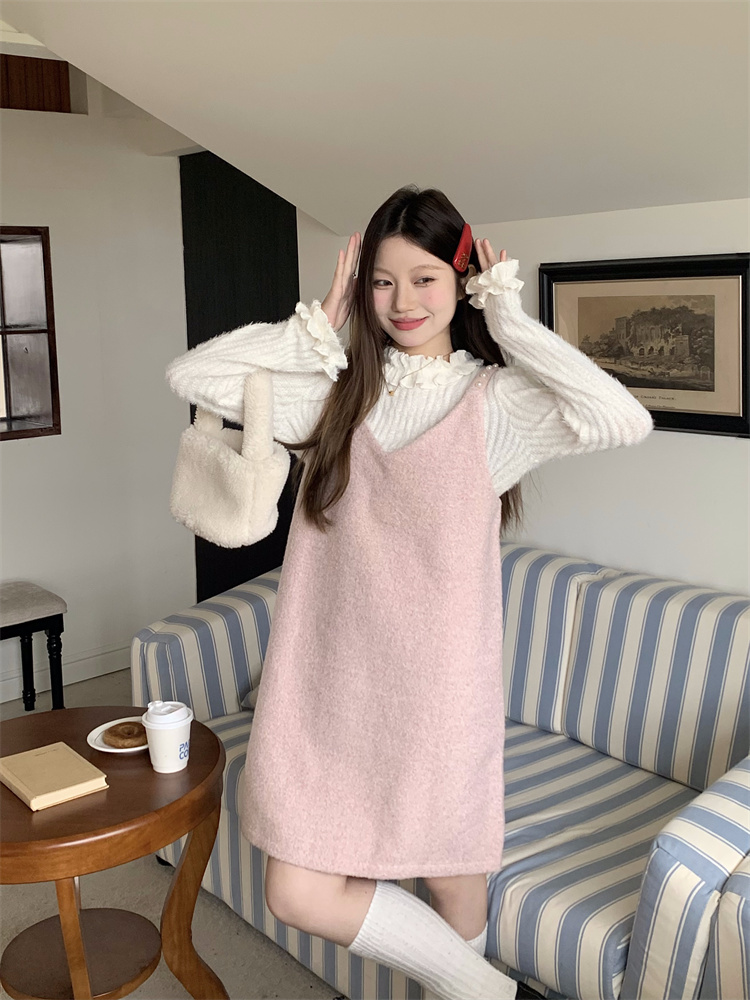 Real shot!  Gentle and sweet woolen thickened pearl suspender dress + velvet earring round neck bottoming suit