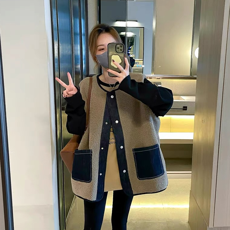 Korean style lamb wool spliced ​​denim vest for women 2023 winter new Korean style plush stacked vest jacket