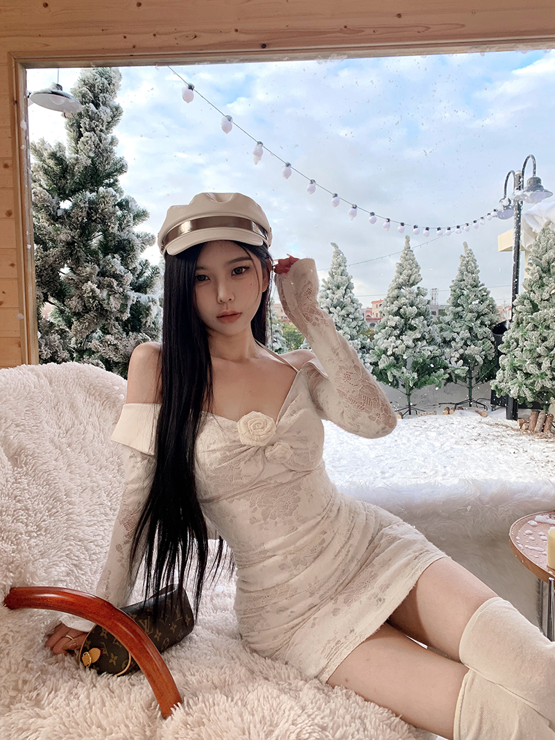 Real shot of white halterneck dress for women autumn and winter 2023 new lace dress high-end short skirt