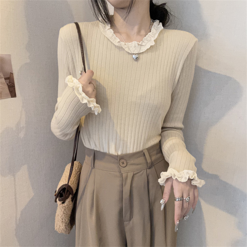 Real shot of design lace splicing long-sleeved sweater for women, fashionable winter inner wear and outer wear chic top