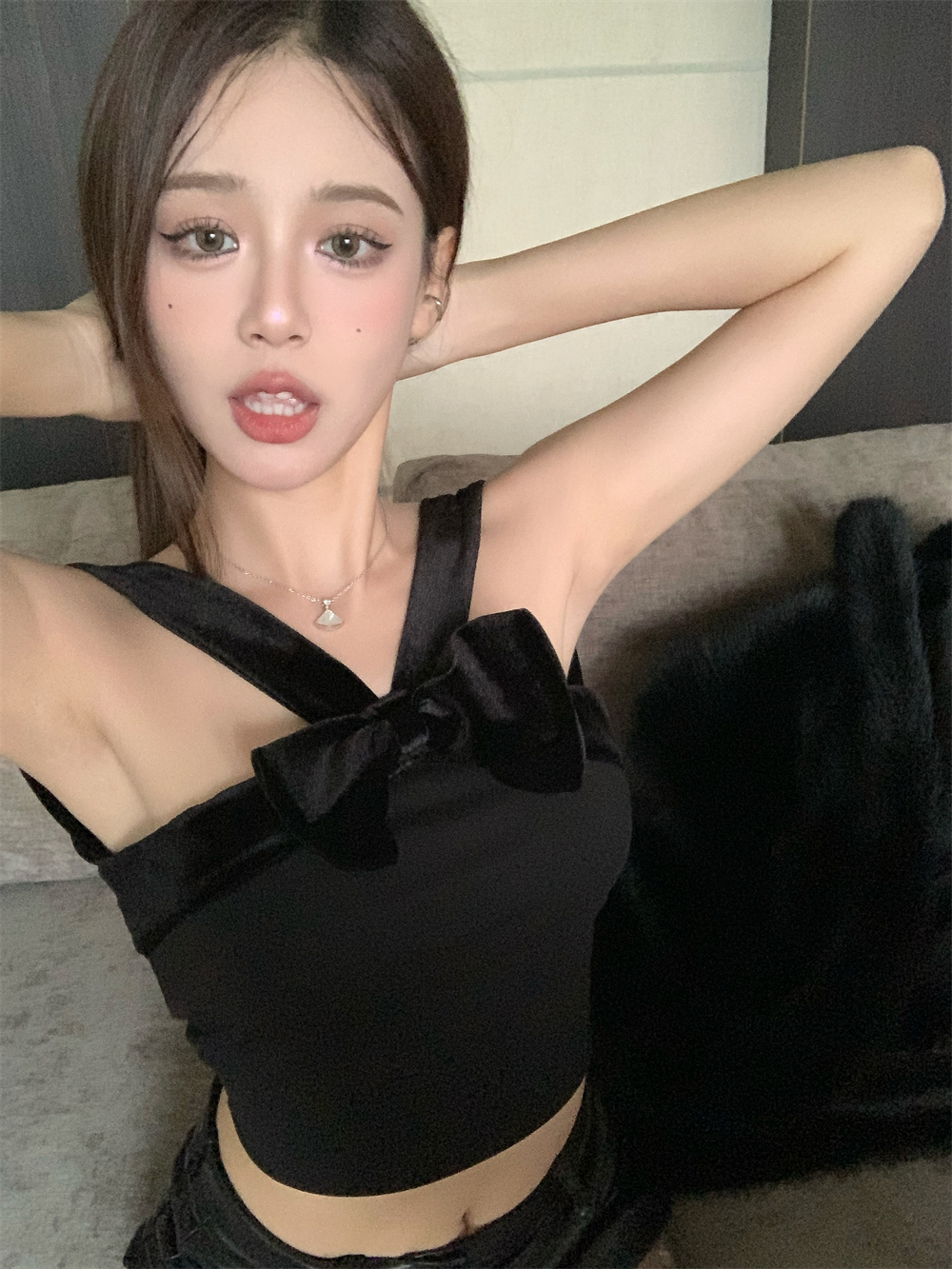 實拍~ 設計感小眾掛脖蝴蝶結u型露背短款顯瘦修身吊帶背心