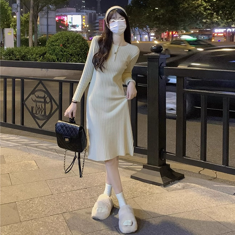 法式黑色針織連衣裙千金感秋冬季內搭高級感超好看打底毛衣裙子女
