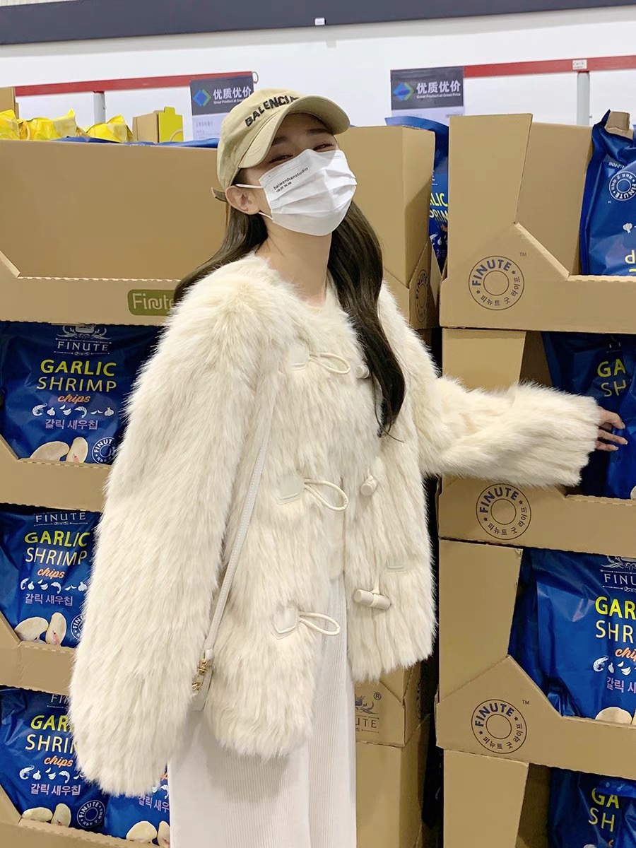 2023 winter new eco-friendly fox fur coat fur one-piece women's imitation fur horn button warm coat
