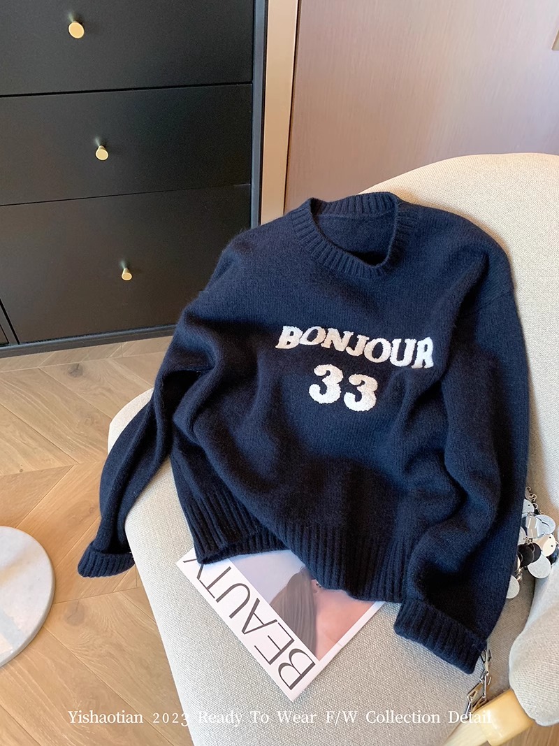 官圖！藏藍色字母刺繡圓領毛衣女秋冬季2023慵懶休閒百搭軟糯套頭