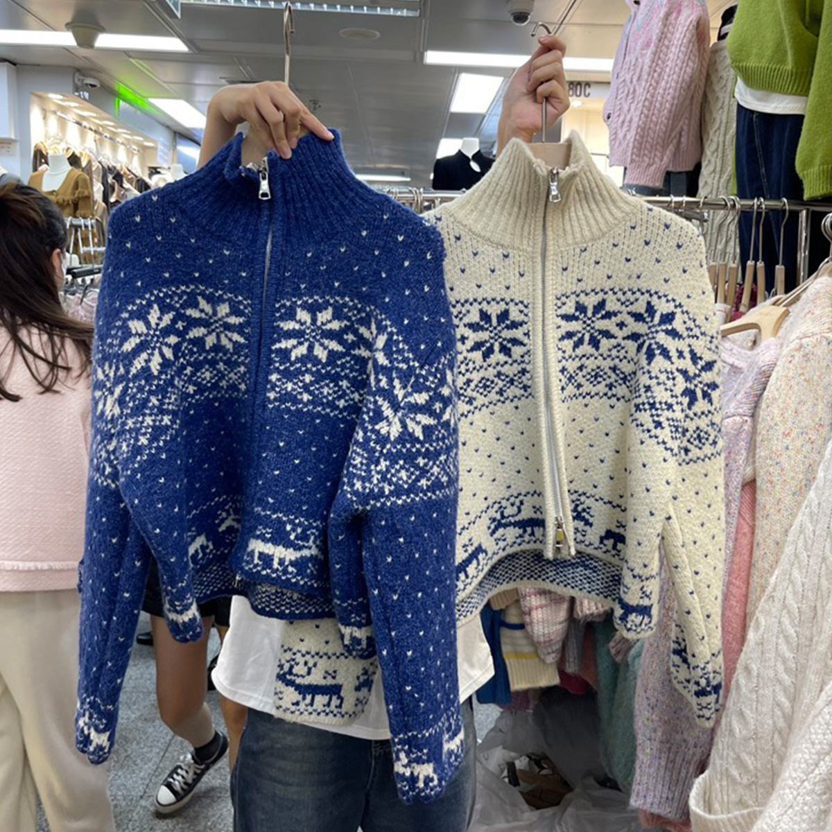 質檢官圖秋冬復古溫柔雪花拉鏈短款毛衣女裝設計感立領針織衫外套