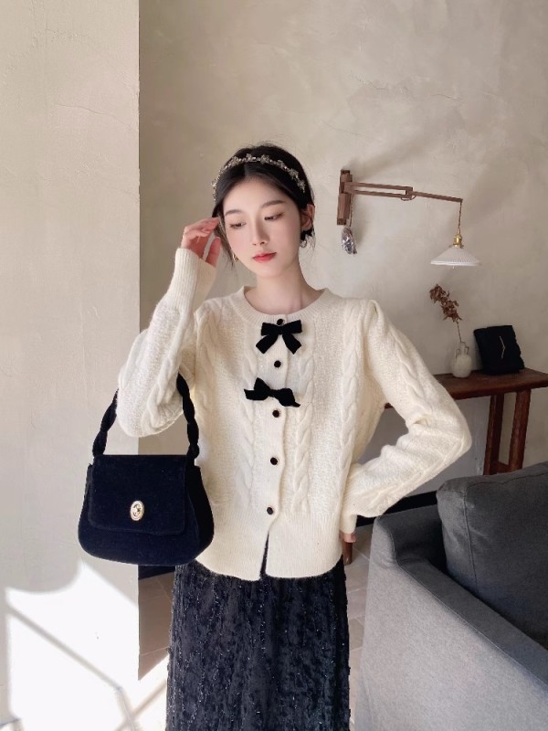 MOBAI默白聖誕限定甜美風圓領珠片毛衣女秋冬紅色蝴蝶結上衣