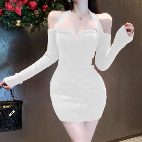 Real shot of pure desire one-line collar halterneck V-neck off-shoulder slim knitted dress solid color