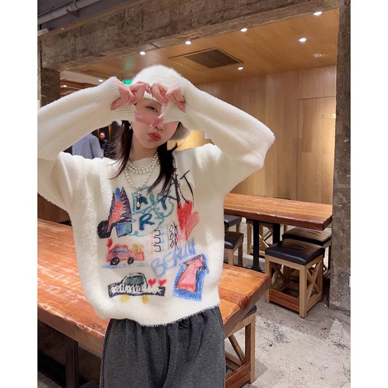 Brushed white short graffiti pullover sweater 2023 new autumn and winter versatile loose knitted top for women