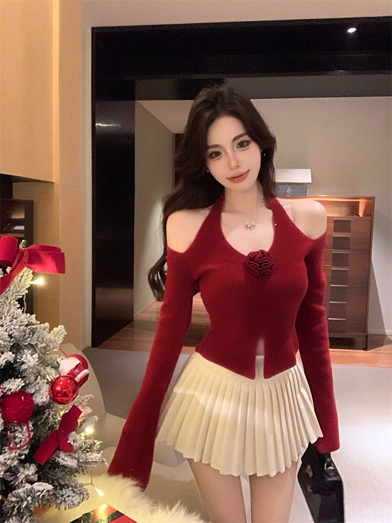 Actual shot of a drunken fragrance beauty's lustful V-neck sweater with scooped shoulders and niche design