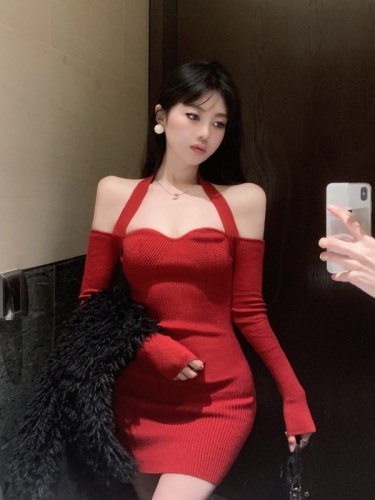 Real shot of pure desire one-line collar halterneck V-neck off-shoulder slim knitted dress solid color