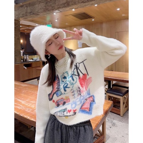 Brushed white short graffiti pullover sweater  new autumn and winter versatile loose knitted top for women