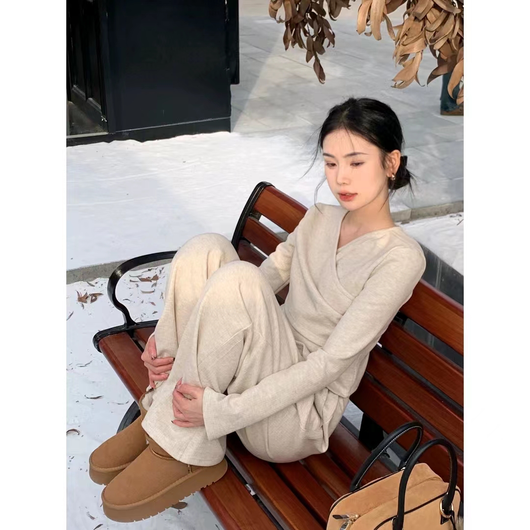 趙小小YIMAO 復古設計感不規則褶皺上衣+高腰休閒闊腿長褲