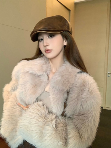 Actual shot of retro style hot girl style high-end lapel fur coat