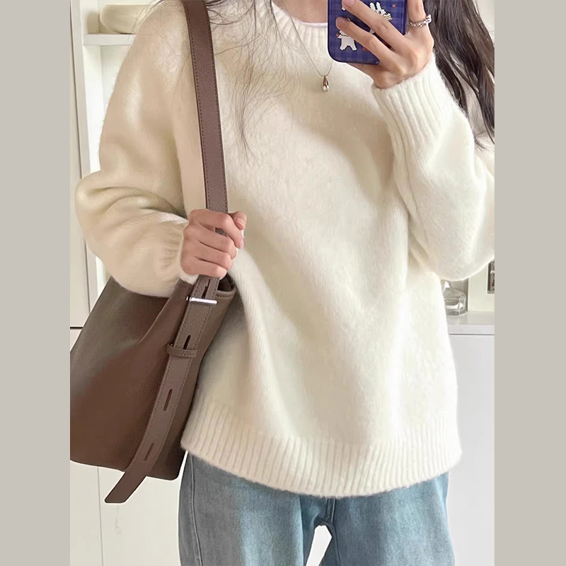 浣熊絨白色毛衣女秋冬2023新款寬鬆加厚慵懶風打底針織衫內搭上衣