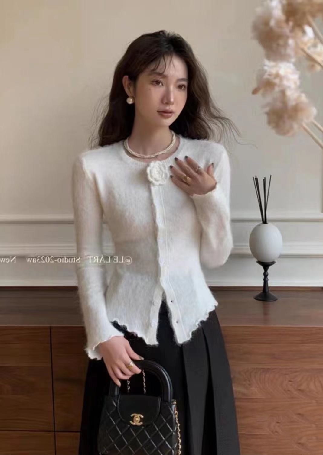 2023 new autumn and winter Korean style elegant Hepburn style floral plush fungus long-sleeved cardigan top for women