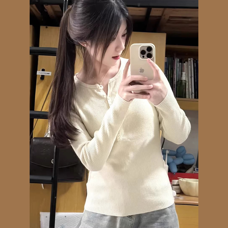 獨特别致打底衫女秋冬新款2023高級感內搭排扣坑條針織衫正肩毛衣
