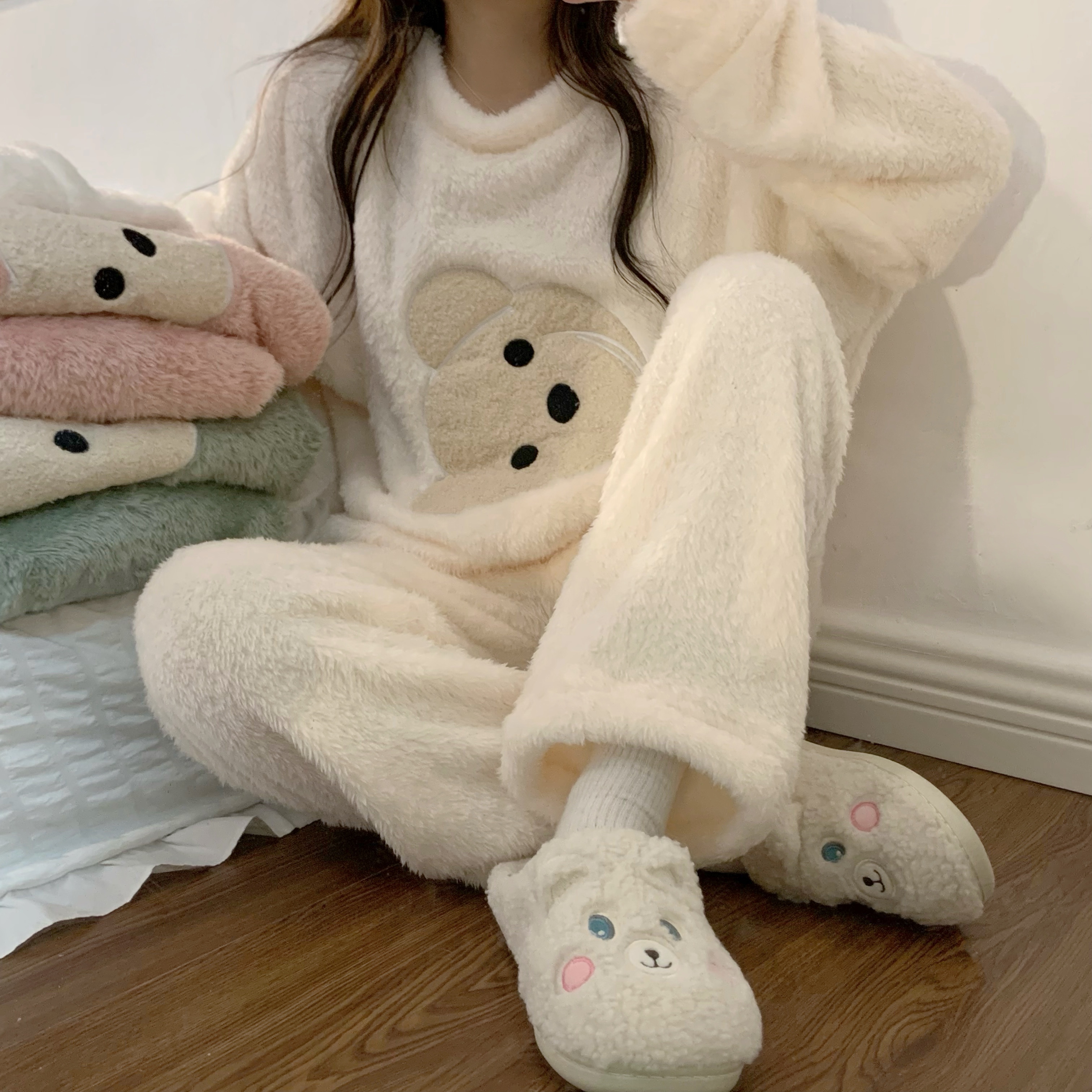 Actual shot of new winter bear coral velvet thickened warm pullover pajamas set home wear two-piece set