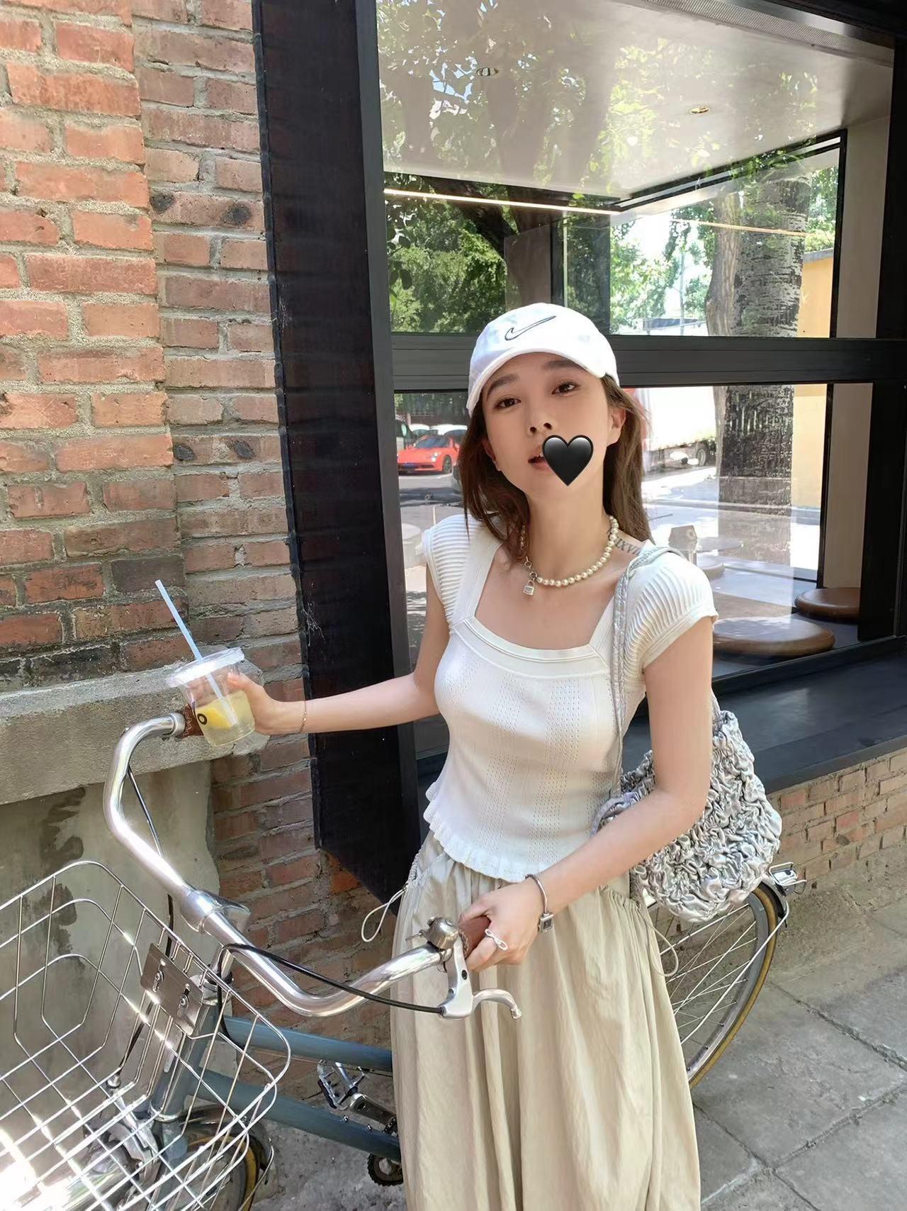 周壹 EEONE 心頭愛！嬌俏甜心  方領法式感冰絲針織