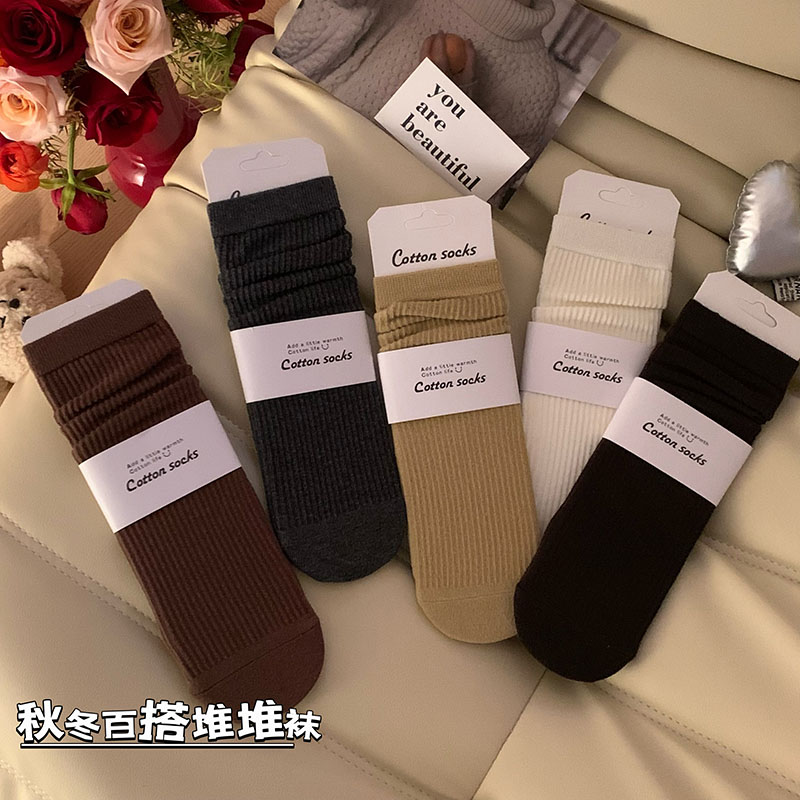 Actual shot of autumn and winter simple solid color socks, mid-calf socks, Korean style vertical pattern thermal socks, three pairs combination