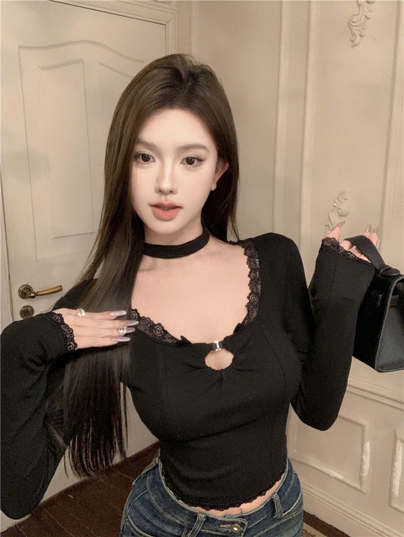 Actual shot of a sweet and pure lustful atmosphere, hollow top, red lace niche sexy bottoming women's inner wear