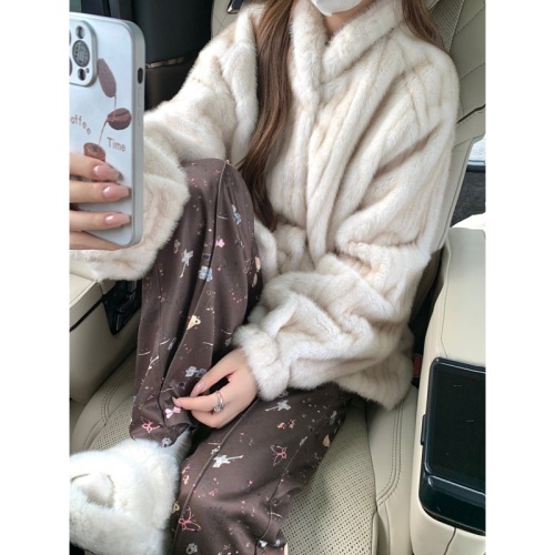 Actual shot of winter retro niche fashion stand-up collar lantern sleeve warm furry top