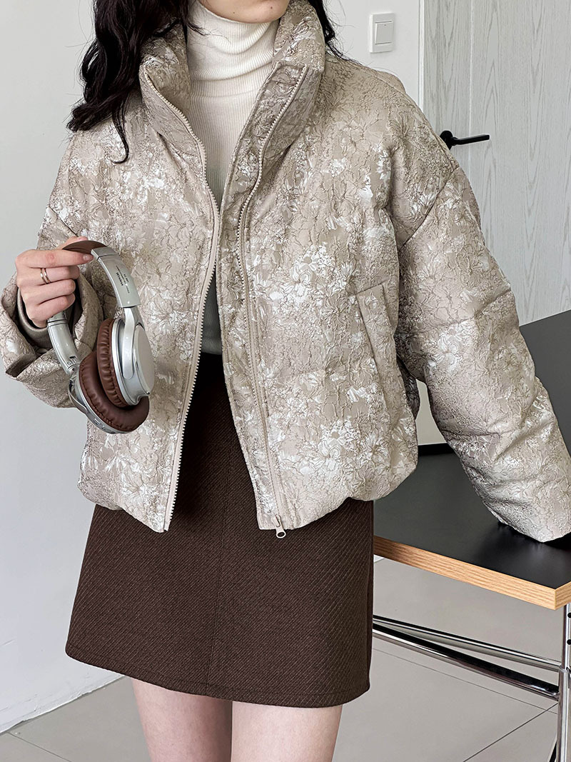 Real shot ~ ins style tea break stand collar winter new women's Korean down jacket retro embossed jacquard bread jacket