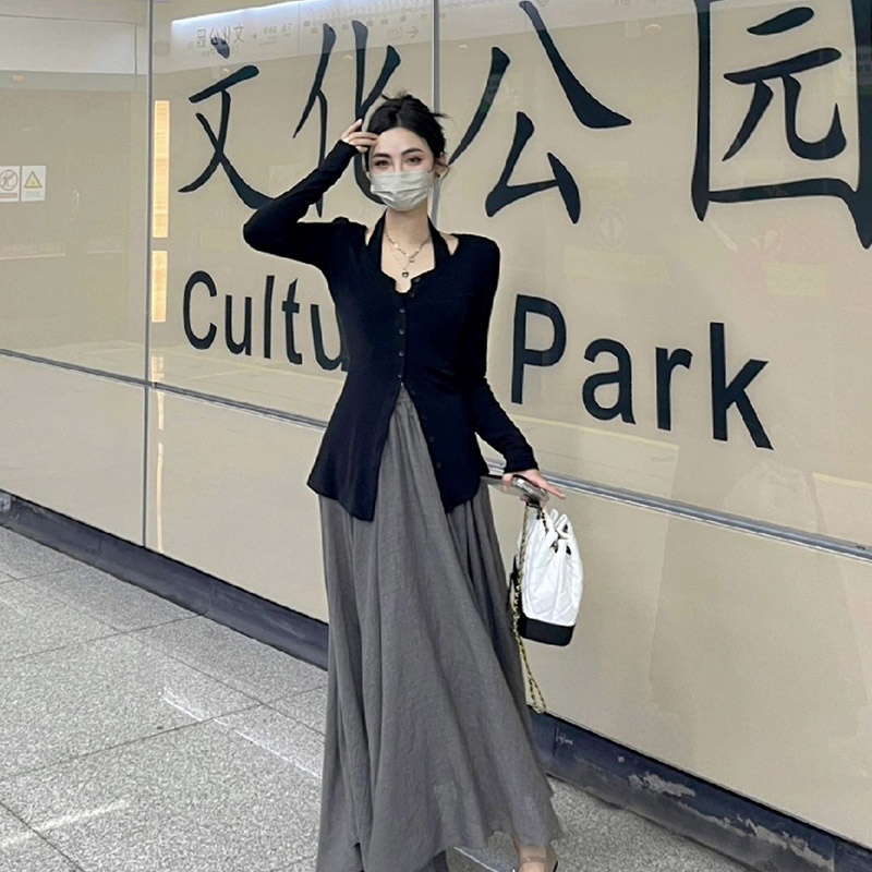 Slim and slim new style halterneck long-sleeved T-shirt for women in autumn fake two-piece bottoming with hot girl top