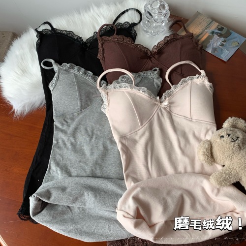 Real shot of autumn and winter plush velvet straps with breast pads and lace splicing, pure desire, slimming and hip-hugging sexy suspender dress