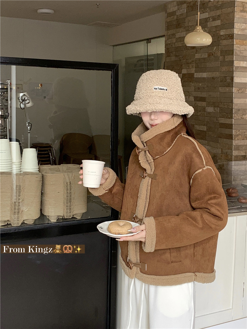 Actual shot of Korean style ins O'Neill wearing a single-breasted autumn and winter lamb wool coat