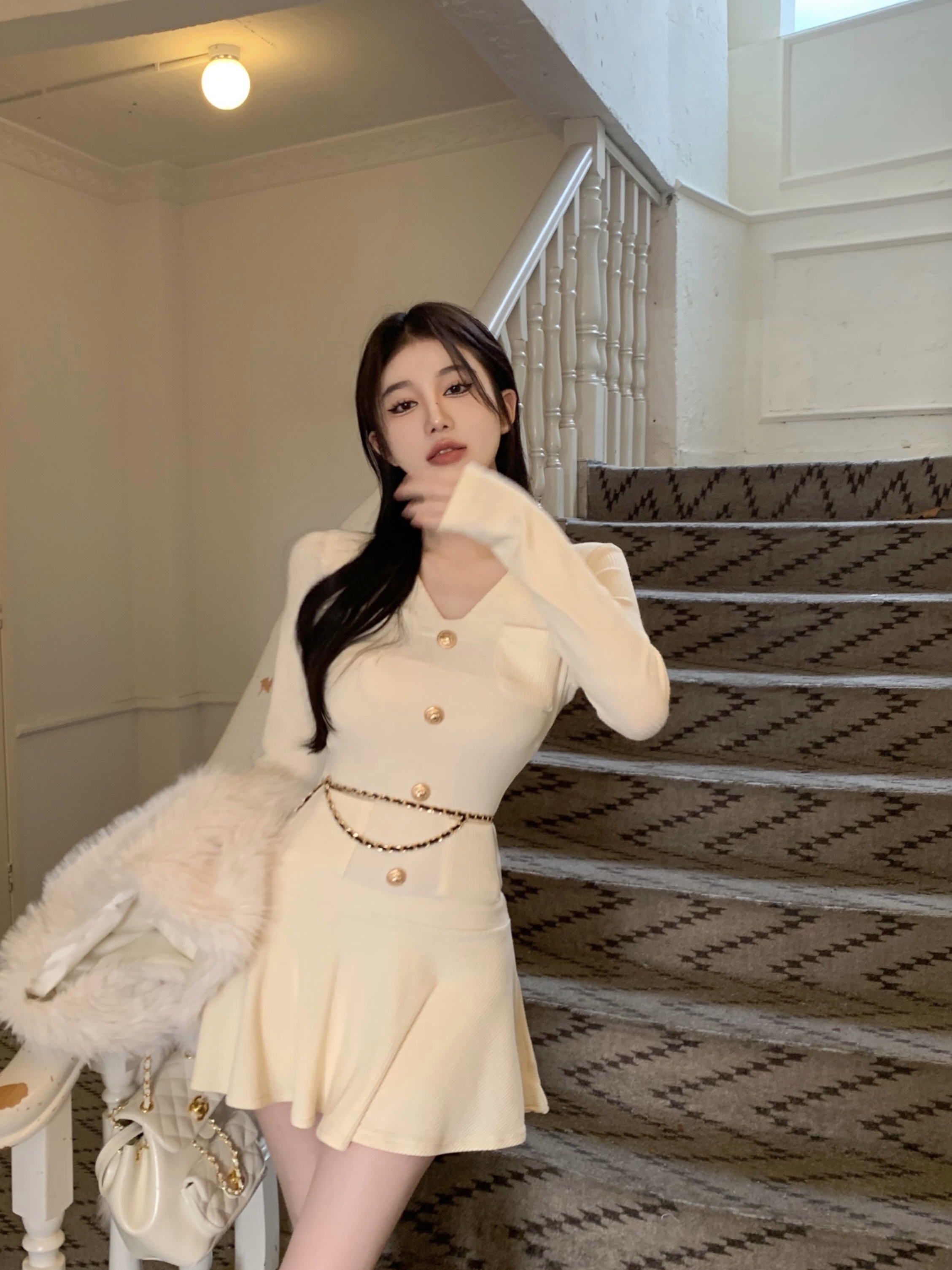 Real shot of the chain. What can you do to resist Yujie’s design long-sleeved pure lust knitted dress and sexy skirt?