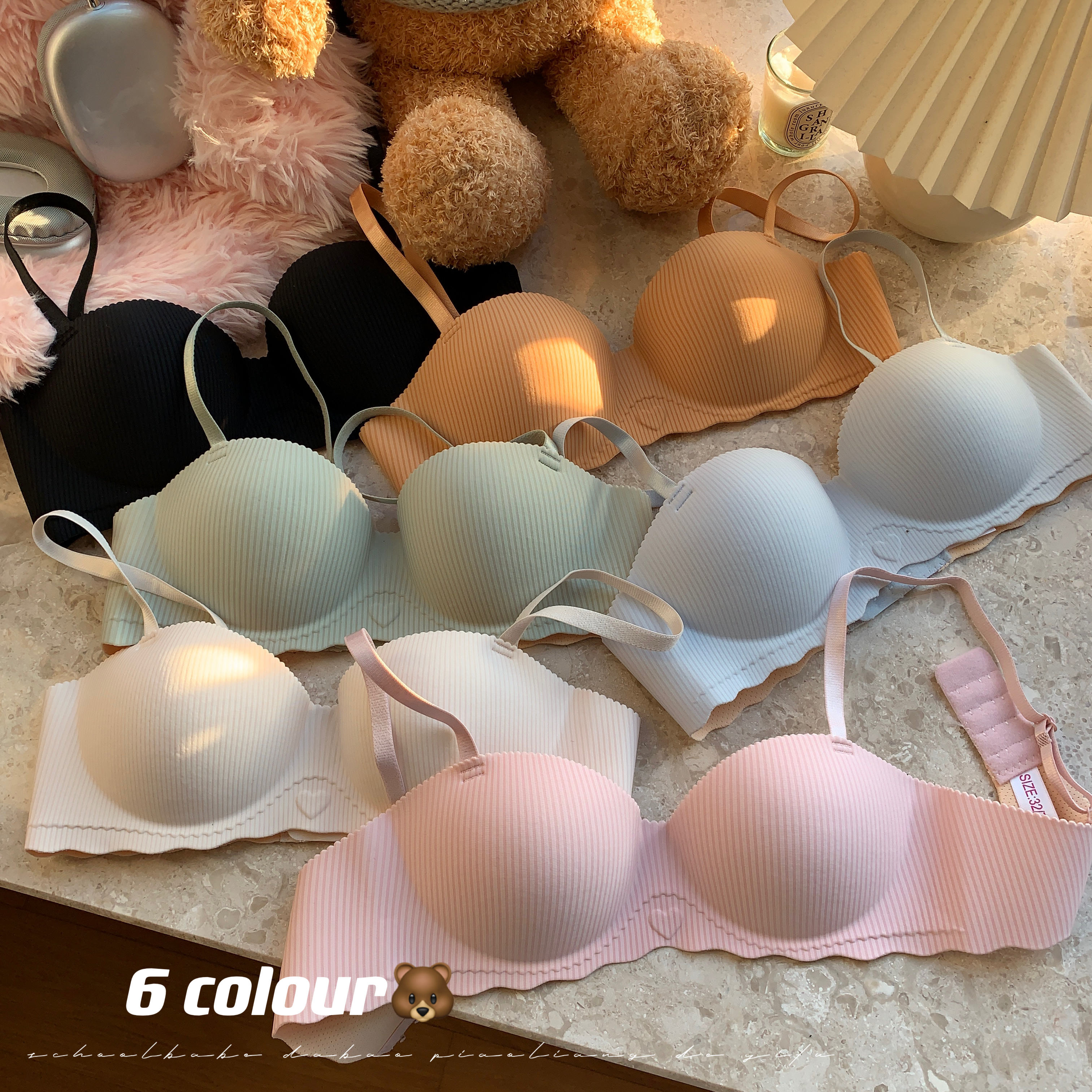 Actual shot of one-piece simple glossy underwear for women with small breasts, push-up students, comfortable, breathable, wire-free bra