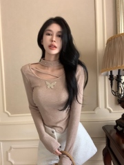 Real shot of autumn and winter hot girl short irregular halter neck shoulder pad bottoming shirt with bow knot slim and sexy inner wear