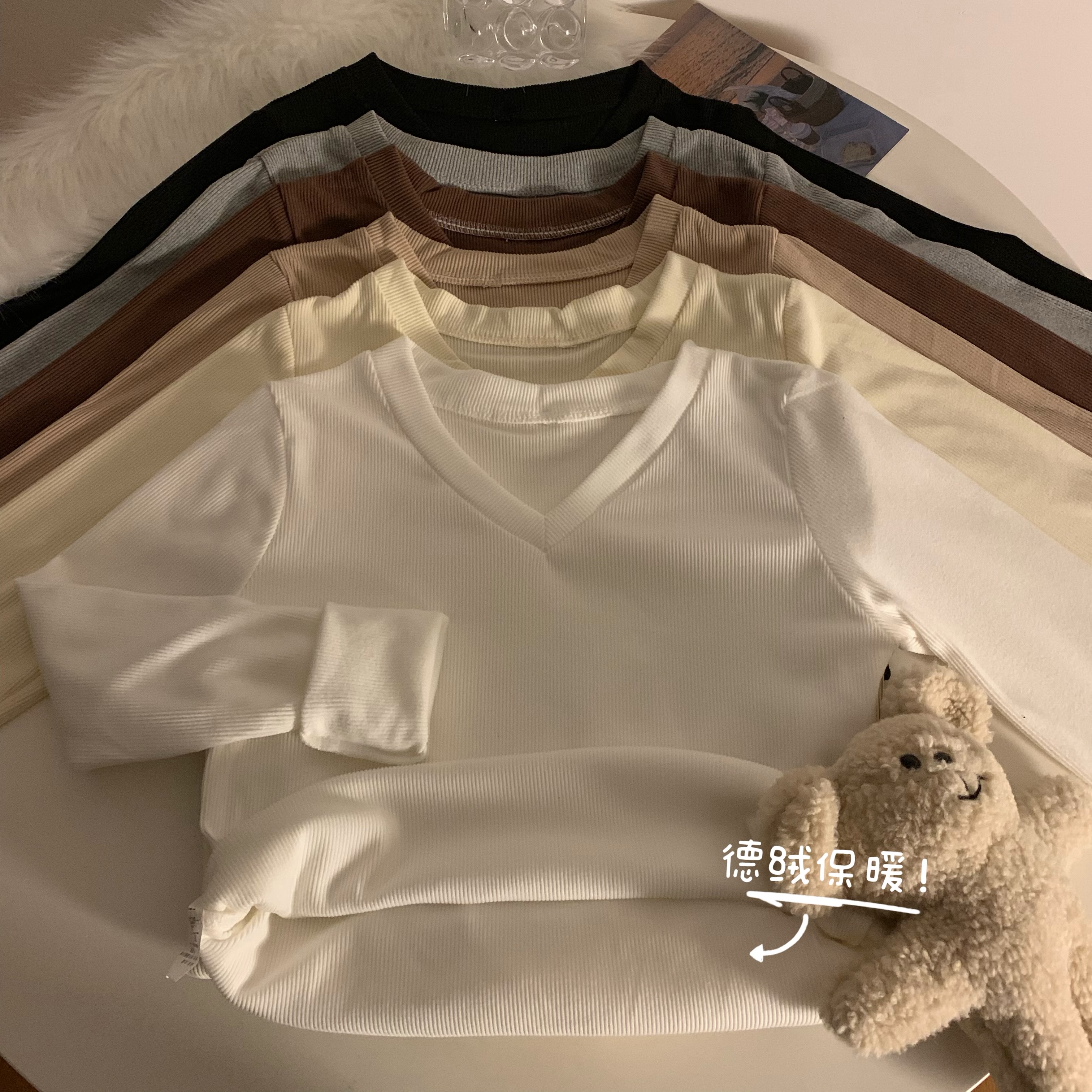 Real shot of brushed soft short top, simple temperament v-neck long-sleeved t-shirt for women, slimming bottoming shirt