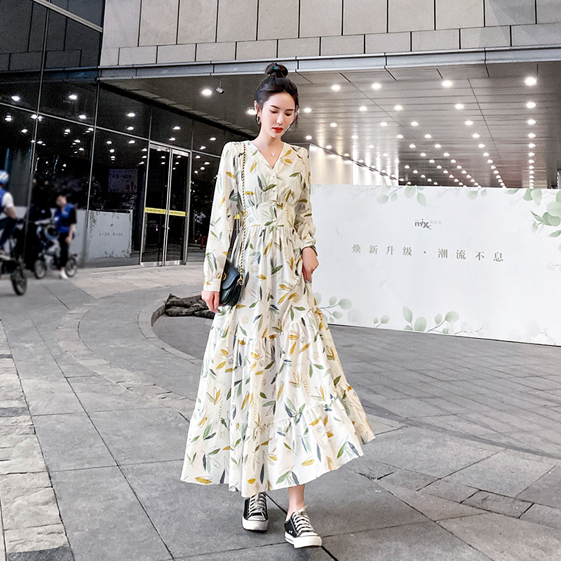 秋冬春裝年新款女長袖法式復古氣質V領修身顯瘦高級感高腰連衣裙