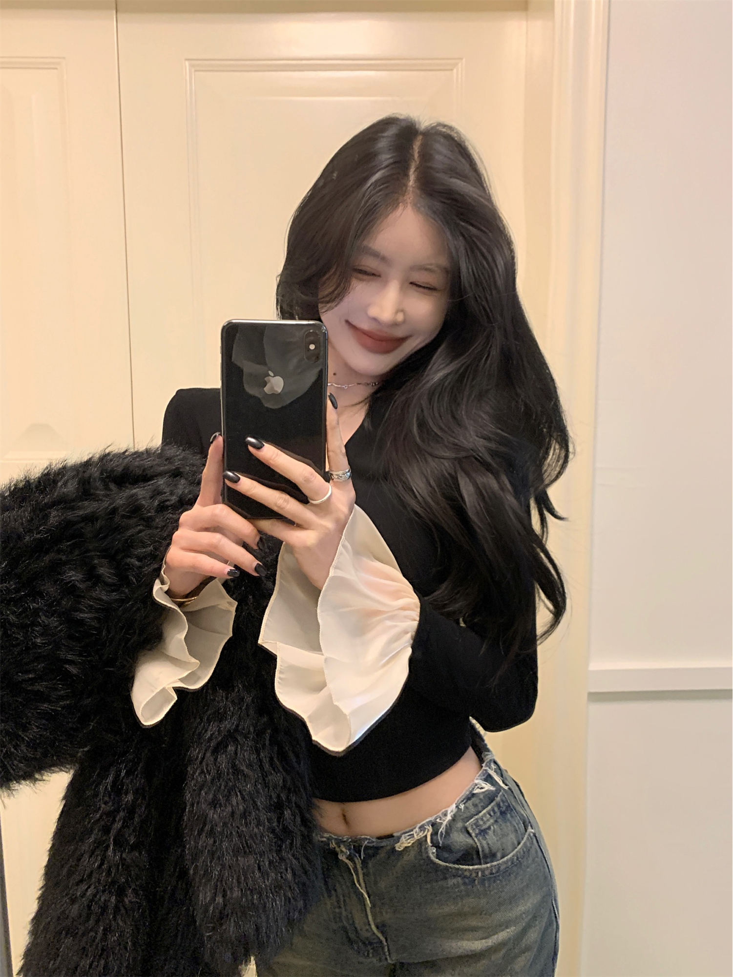 Actual shot ~ Winter hot girl style V-neck spliced ​​trumpet sleeves tight-fitting velvet inner shoulder-padded bottoming shirt