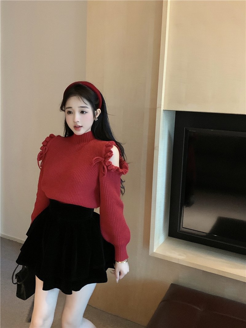 Real shot of playful Christmas mahogany ears niche design half turtleneck lantern sleeve sweater velvet skirt