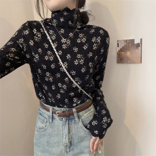 Real shot of high-neck small floral knitted bottoming shirt for women, long-sleeved inner top, sweet thickened T-shirt, trendy