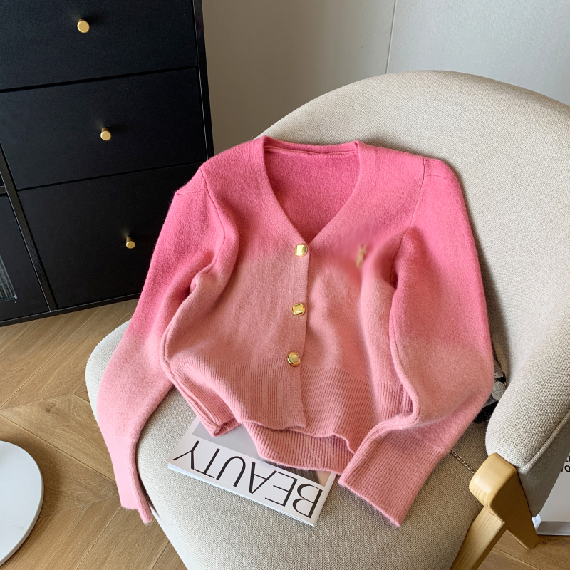 2024 spring gradient pink V-neck sweater jacket for women, this year's popular beautiful top, small fragrant style knitted cardigan