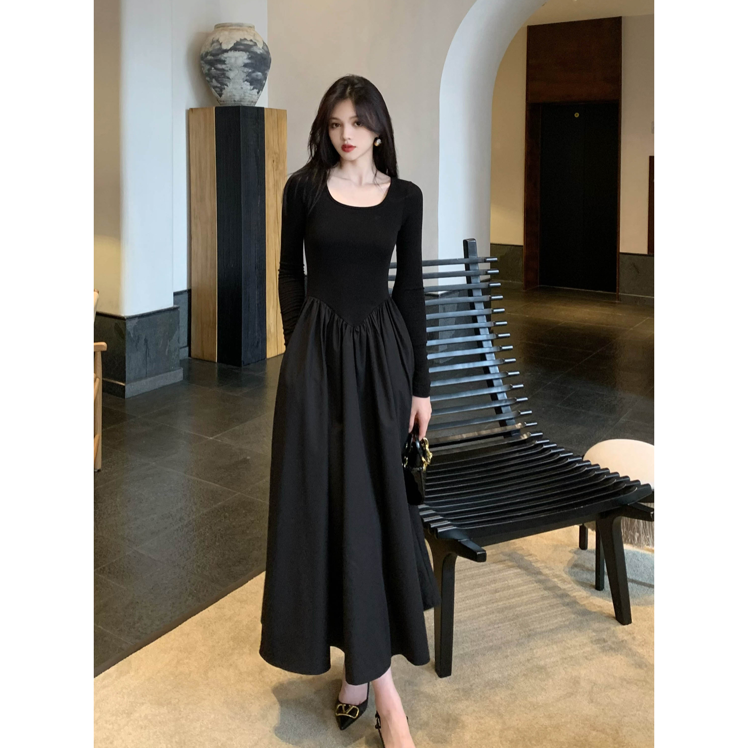 黑色連衣裙女2023年秋裝新款法式顯瘦長袖赫本風長裙