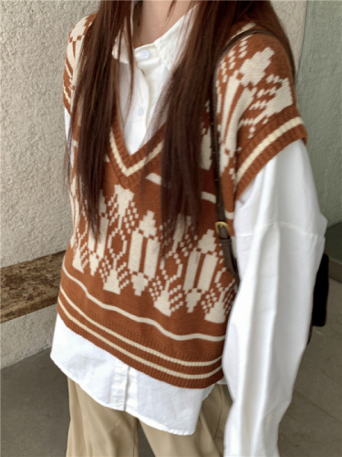 Actual shot Spring style ~ Retro V-neck knitted vest slimming inner vest sleeveless short top for women autumn
