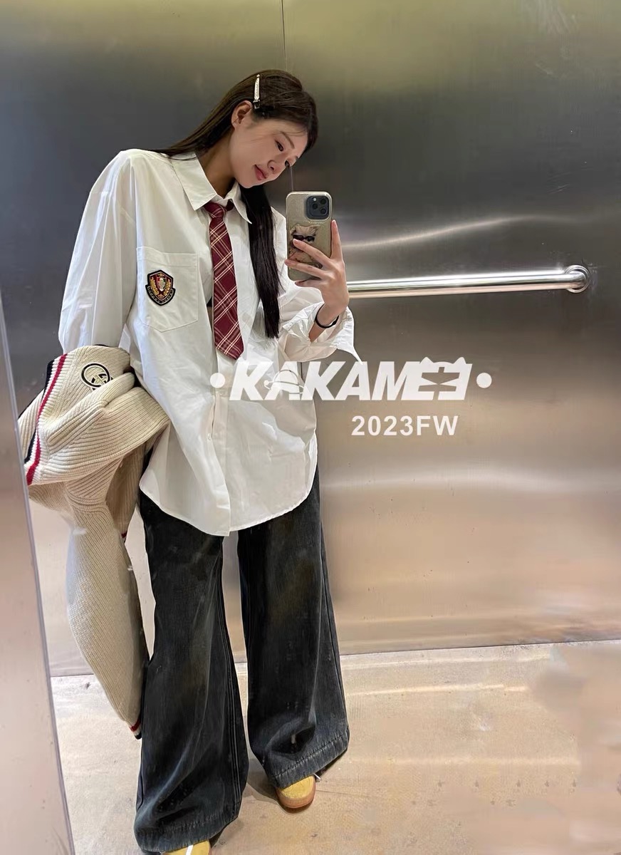 KAKAMEE新款休閒減齡內搭疊穿休閒寬鬆學院風美式徽章襯衫送領帶