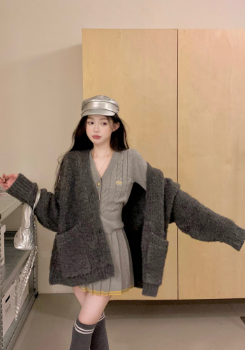 Actual shot of sweater, cardigan, coat for women + college style knitted suit, cardigan, pure desire, pleated skirt, three-piece set
