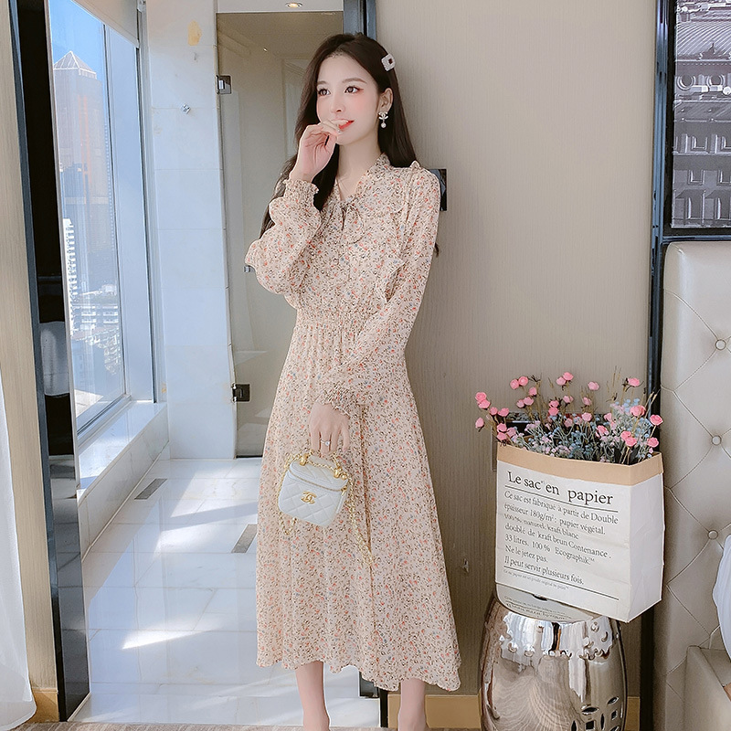 碎花連衣裙女2023春裝新款英倫風法式裙垂感系帶v領雪紡連衣裙長