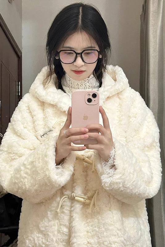 Official photo of women's autumn and winter loose thickened casual coat with lining buttons, hooded lamb wool coat for women