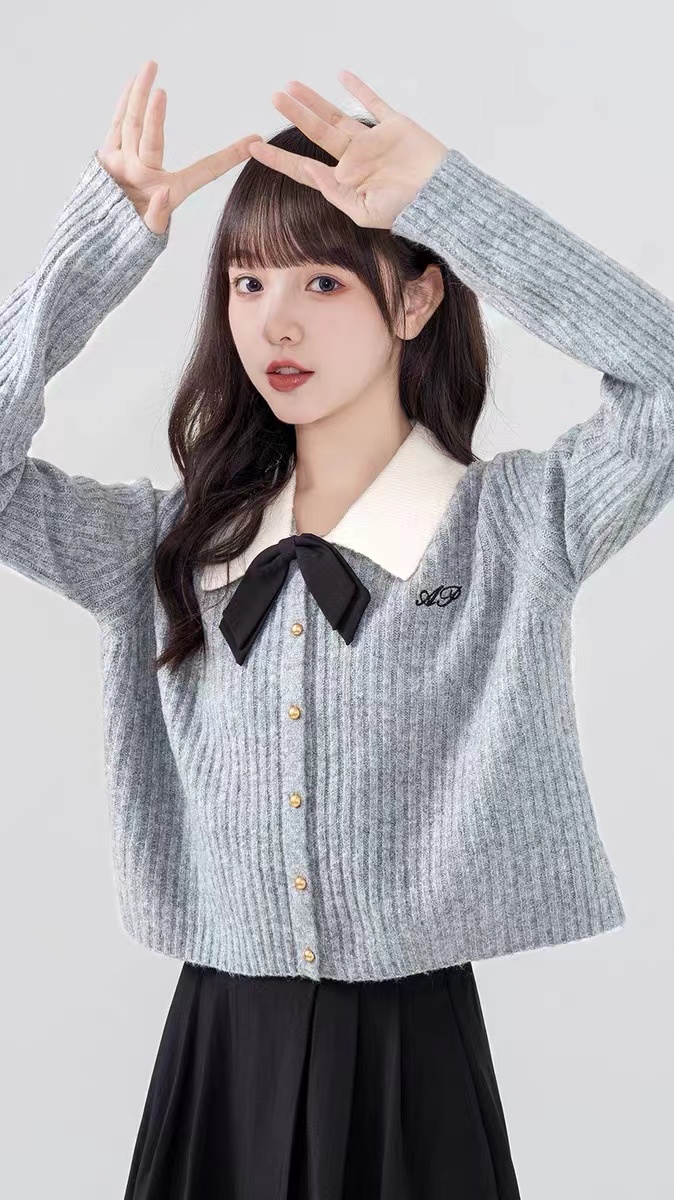 帛卡琪2024秋冬新款翻領蝴蝶結針織開衫女學院風小眾撞色短款毛衣