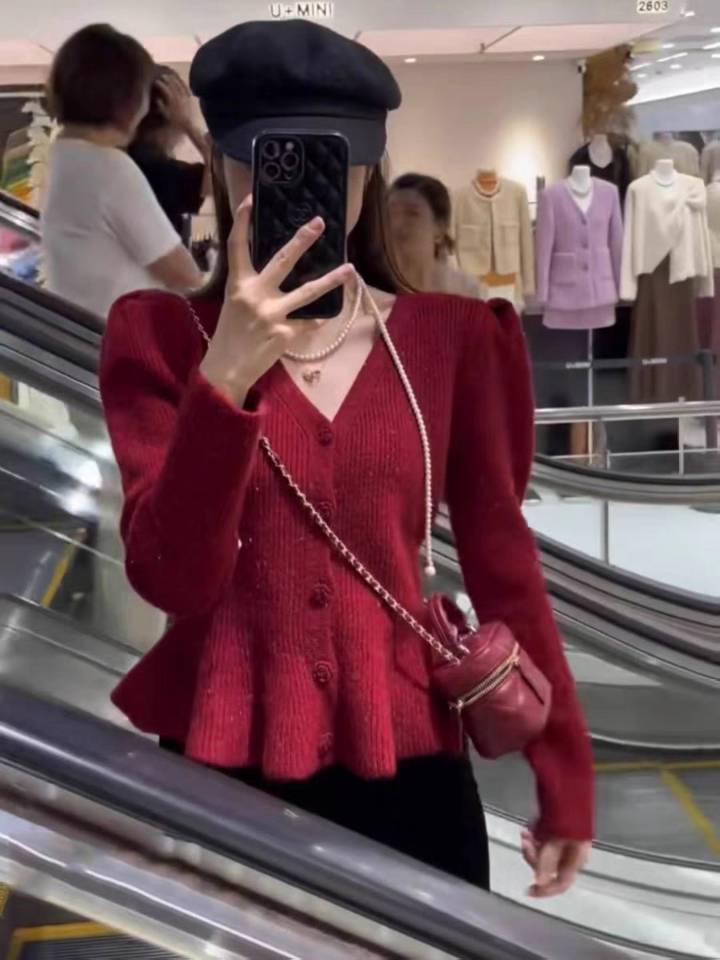 Xiaoxiangfeng sweet ruffled V-neck flower button knitted cardigan for women in autumn and winter retro puff sleeves bright silk sweater